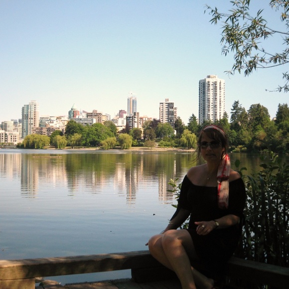 Meet your Posher, Leticia - Picture 2 of 2